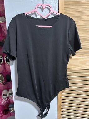 Black short sleeve bodysuit, junior’s XL